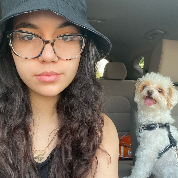 Meet your Posher, Kat - Picture 2 of 3